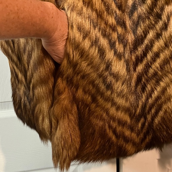Brown Fur Coat, Size 10/12 USA (Size 40) - Picture 5 of 9